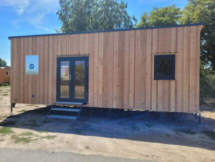 Modulo Abitativo Polivalente Mobile 15,5 mq con Interni in Legno e Bagno